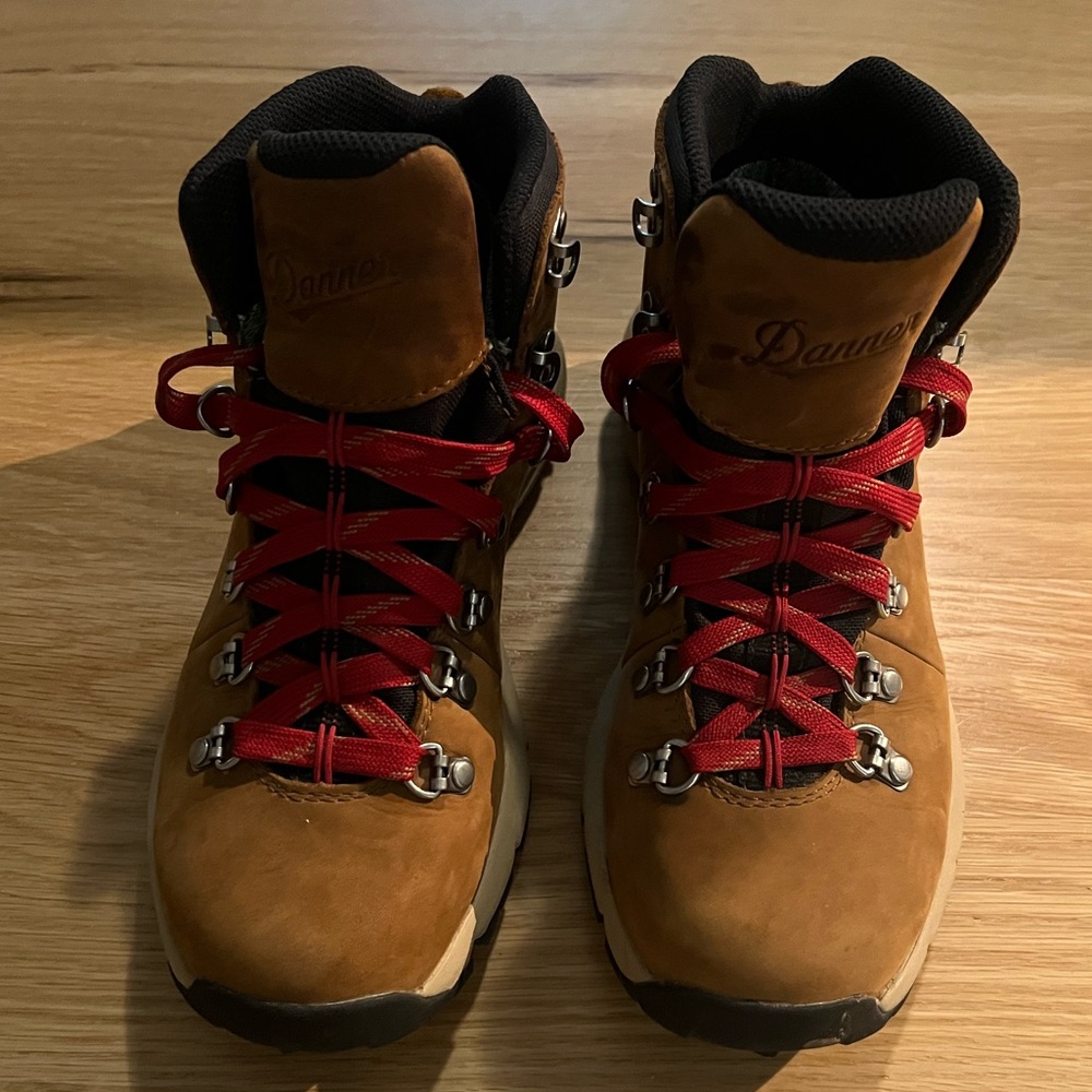 EUC Danner Mountain 600 Leaf Gore-Tex Hiking Boots